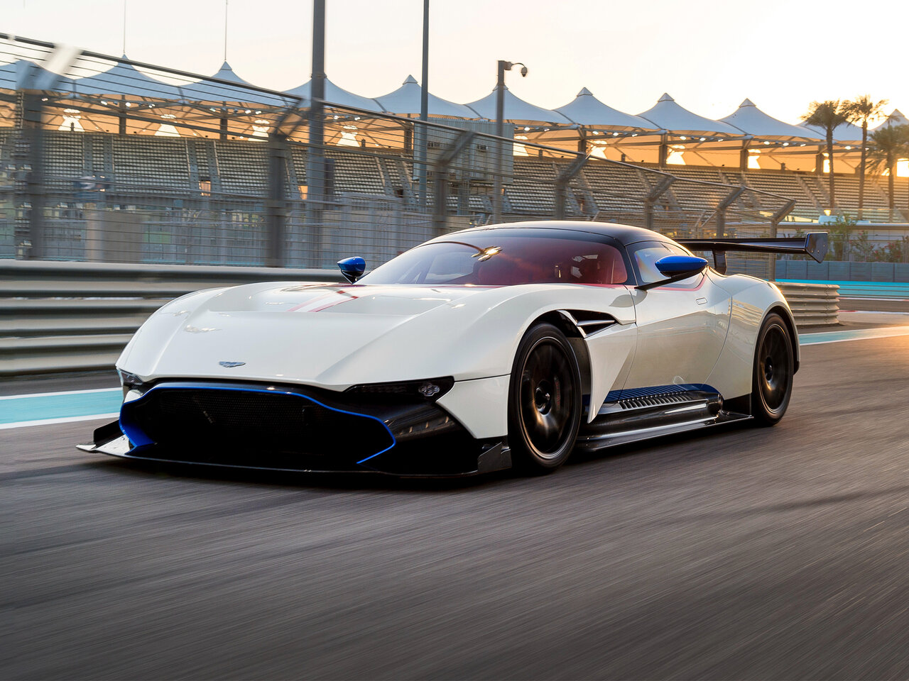 Aston Martin Vulcan (Купе, 2015-н.в.)