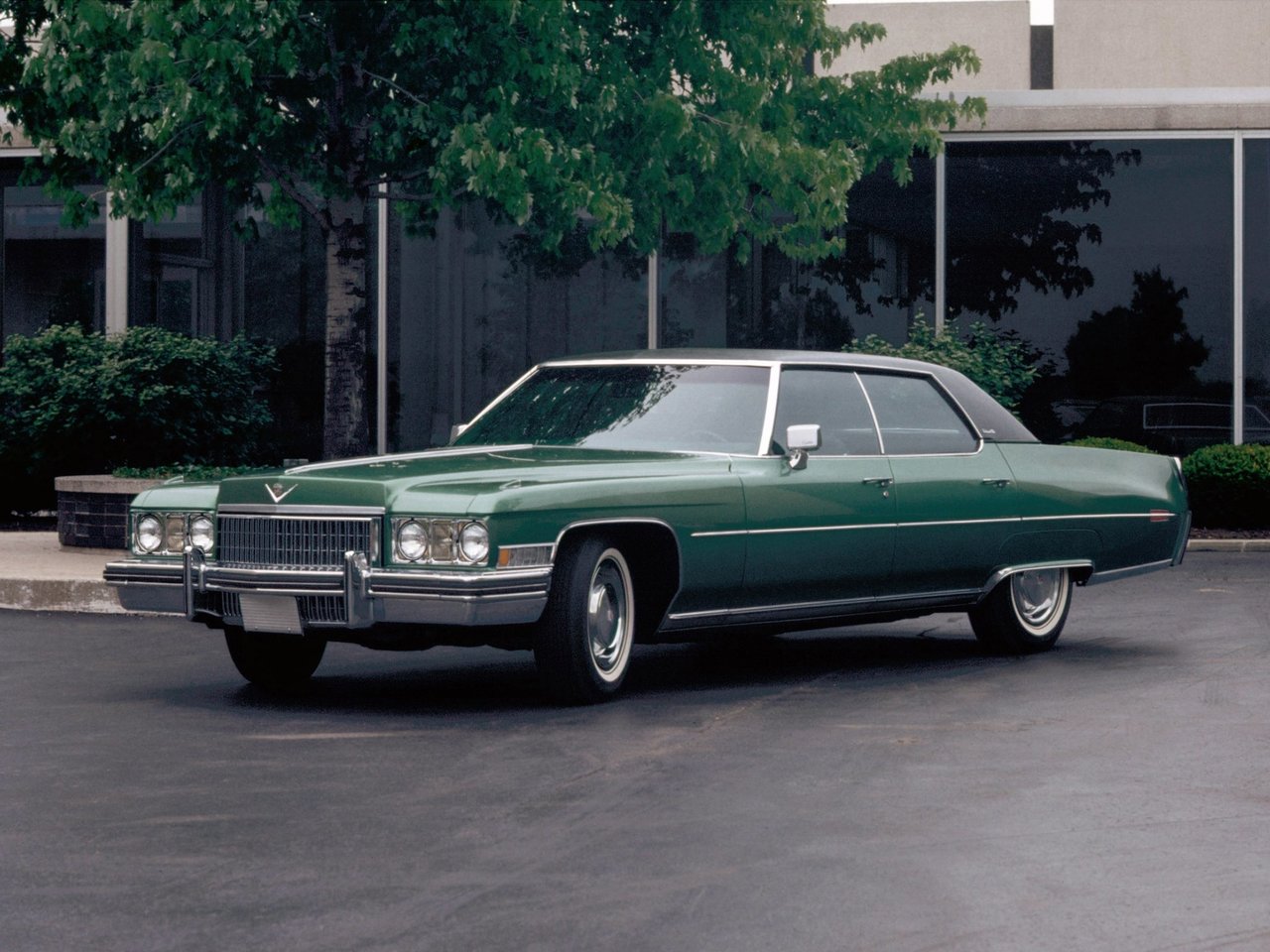 Cadillac De Ville IV (Седан, 1971-1976)