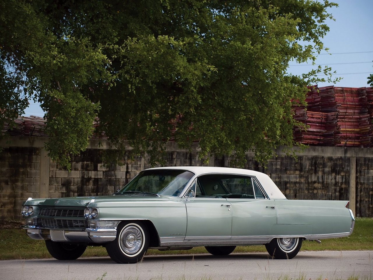 Cadillac Fleetwood 75 Series (Седан, 1956-1976)