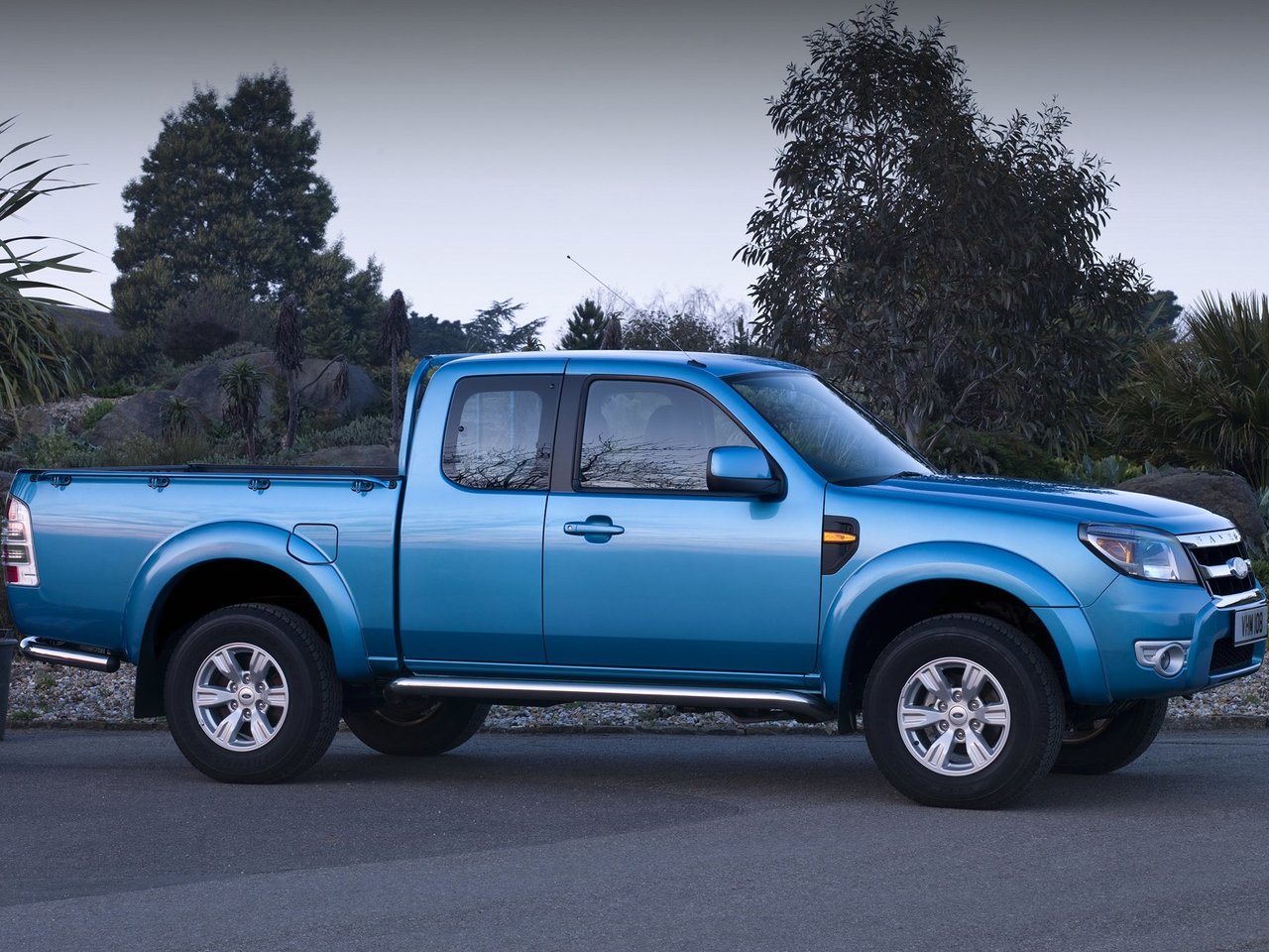 Ford Ranger II Рестайлинг (Пикап Половина кабины, 2009-2012)