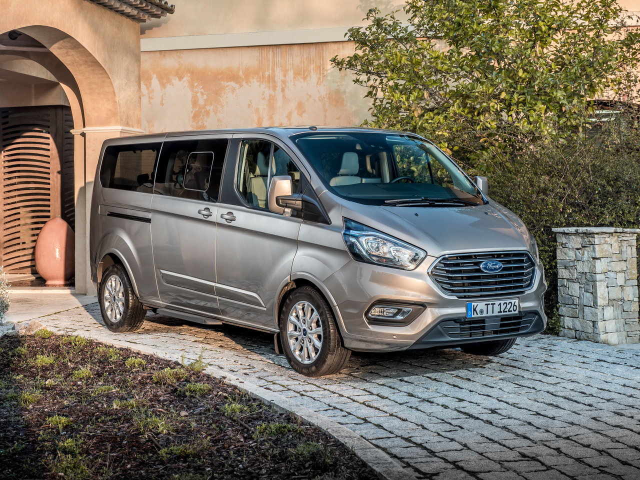 Ford Tourneo Custom I Рестайлинг (Минивэн, 2017-н.в.)