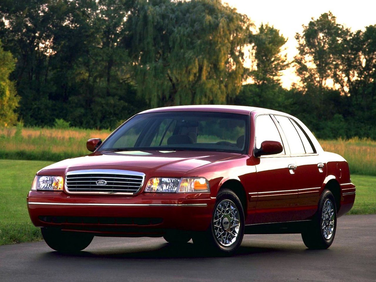 Ford Crown Victoria II (Седан, 1999-2011)