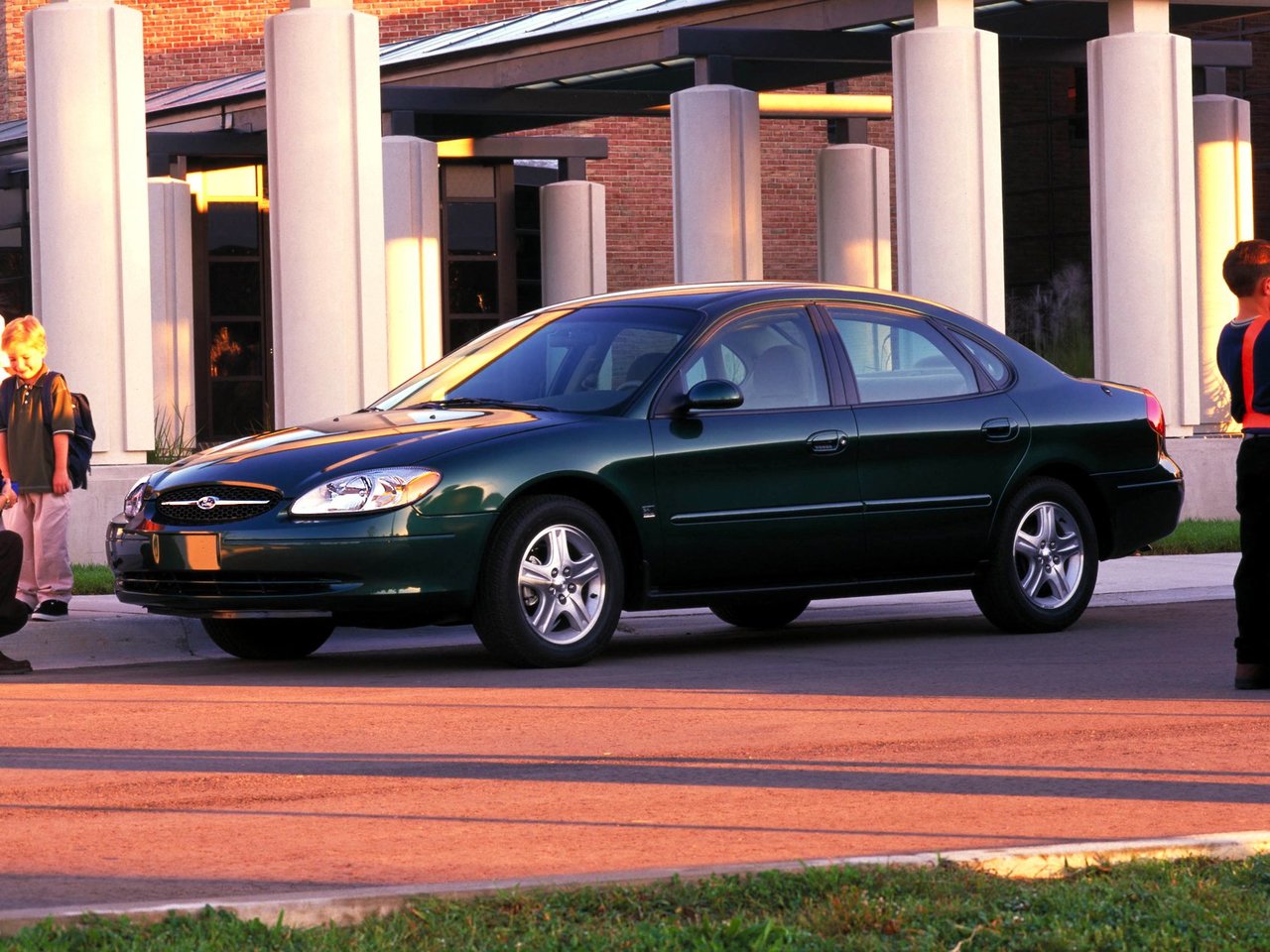 Ford Taurus IV (Седан, 2000-2004)
