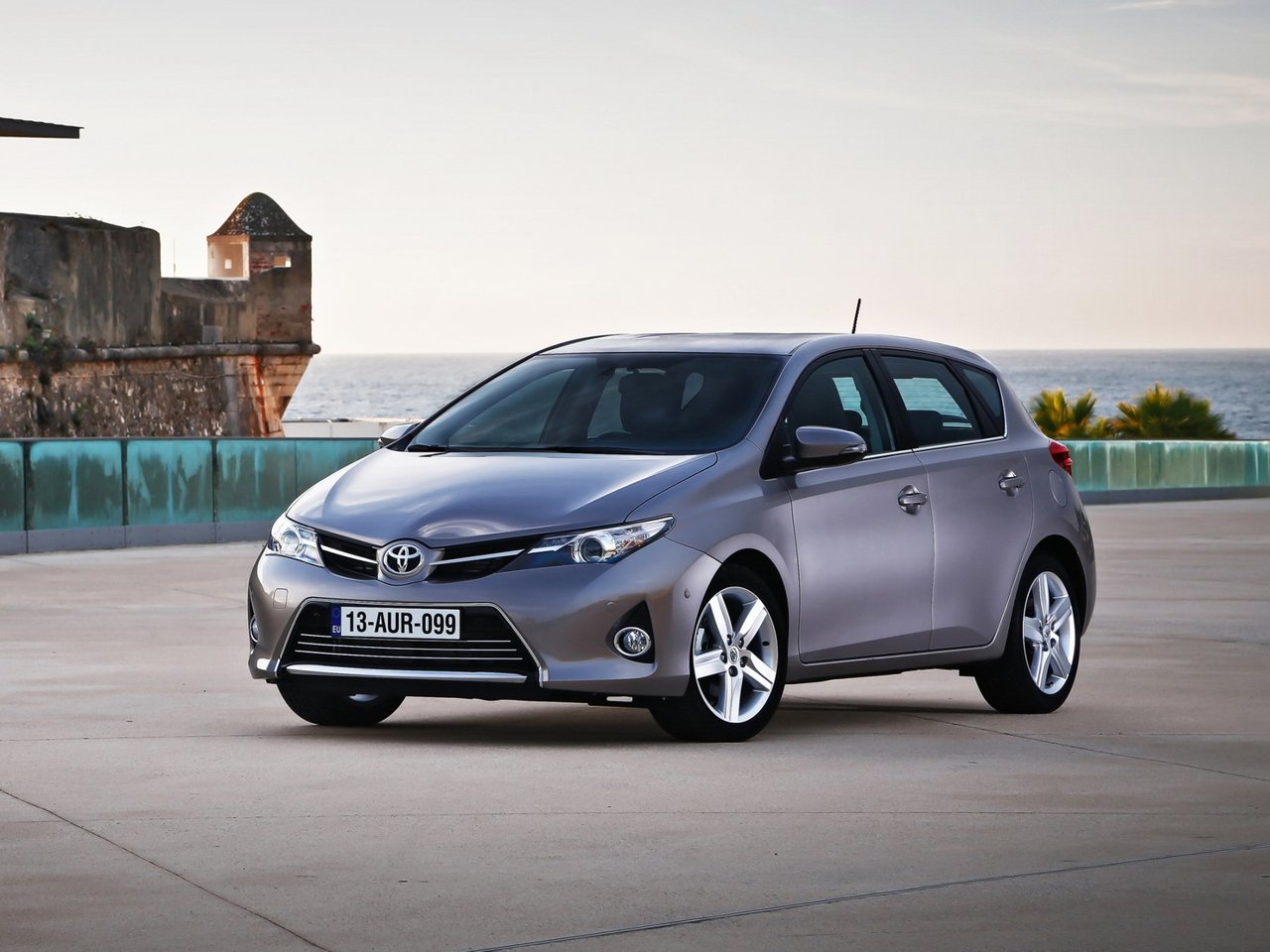 Toyota Auris II (Хэтчбек 5 дверей, 2012-2015)