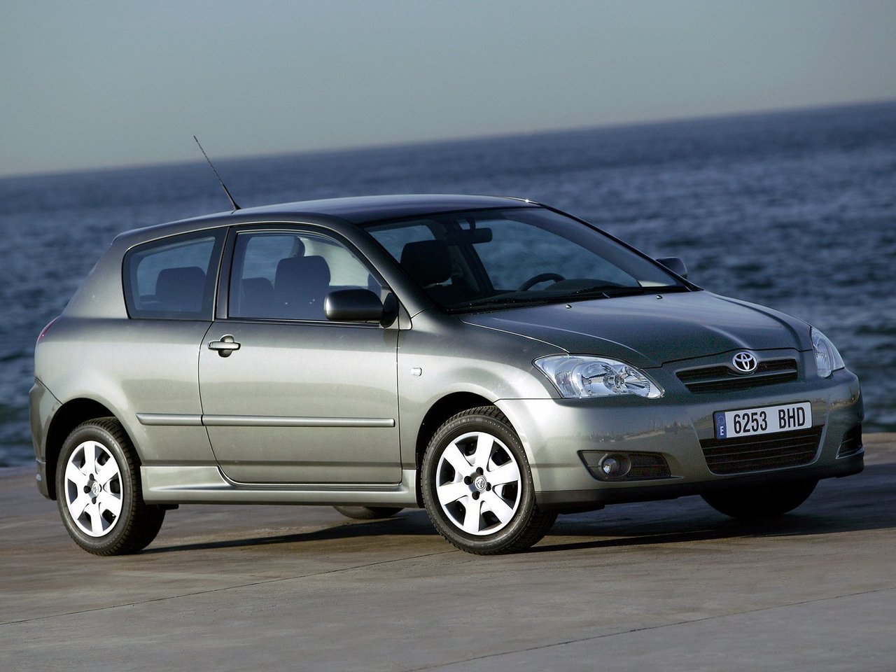 Toyota Corolla IX E120, E130 Рестайлинг (Хэтчбек 3 двери, 2003-2007)