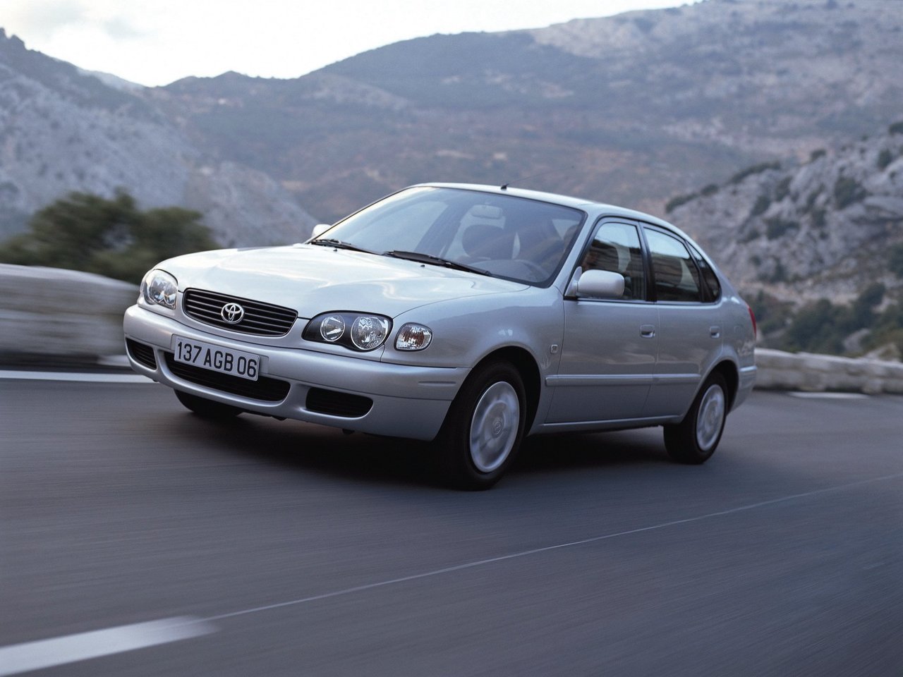Toyota Corolla VIII E110 Рестайлинг (Хэтчбек 5 дверей, 1999-2002)
