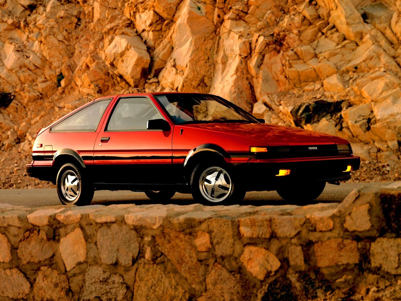 Toyota Corolla V E80 (Лифтбек, 1983-1988)
