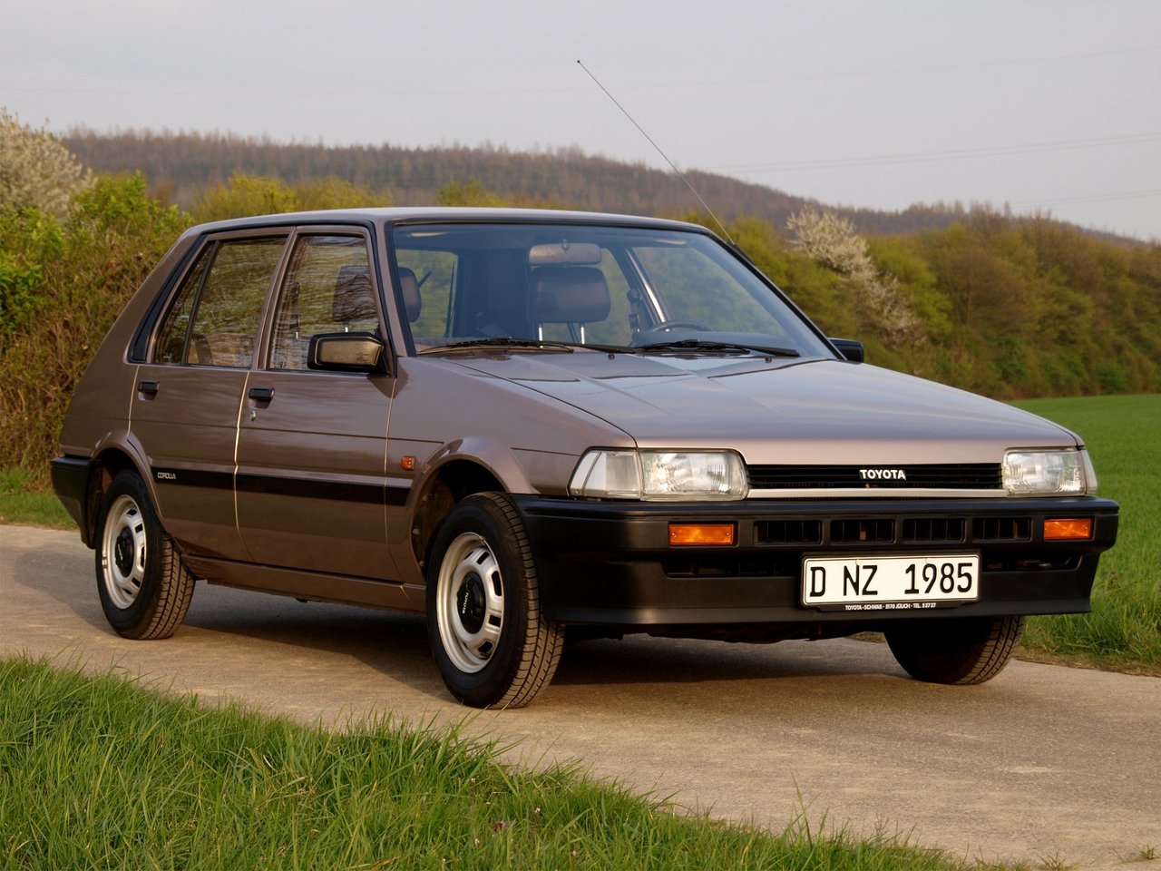 Toyota Corolla V E80 (Хэтчбек 5 дверей, 1983-1988)
