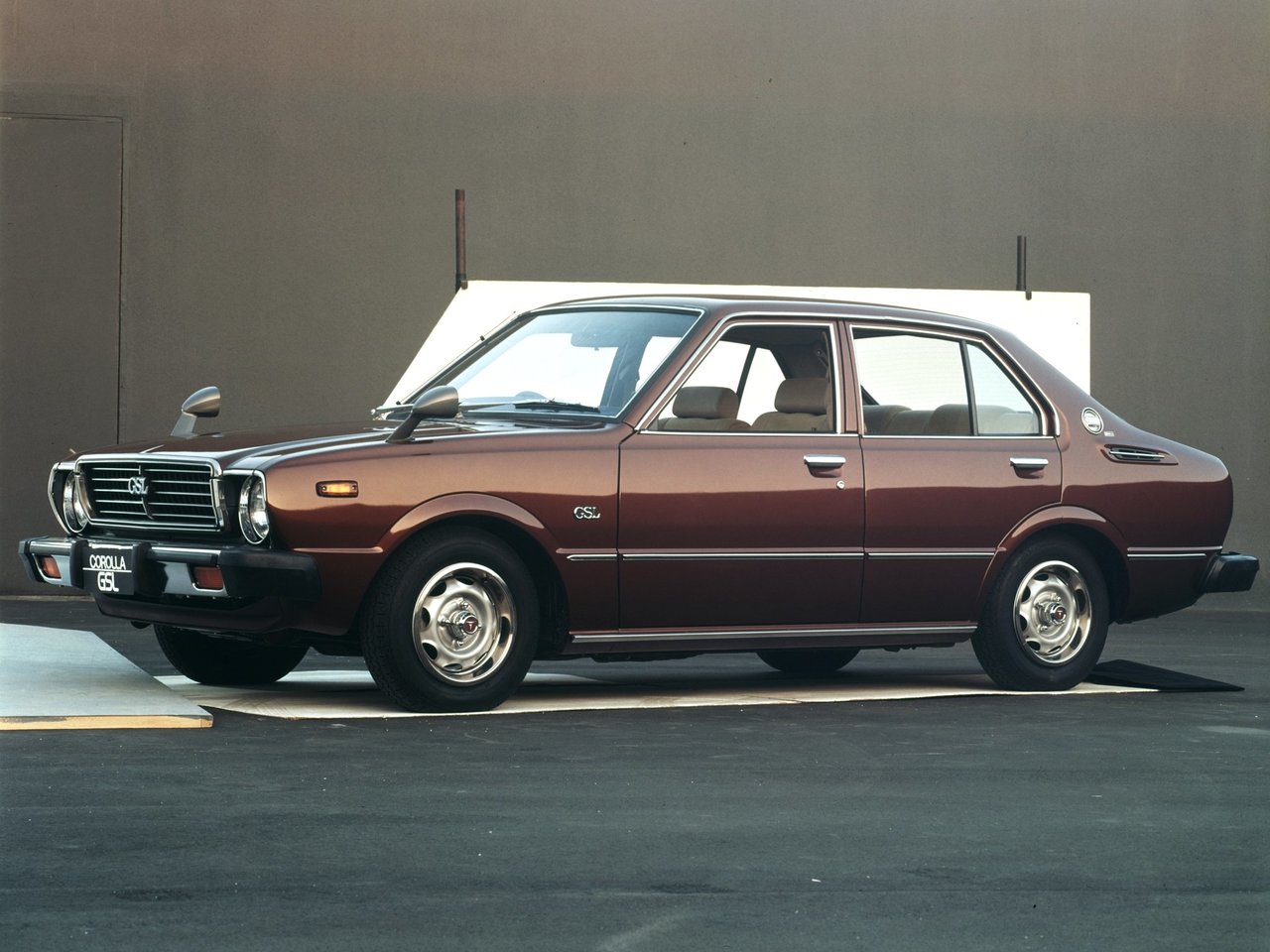 Toyota Corolla III E30, E40, E50, E60 (Седан, 1972-1980)