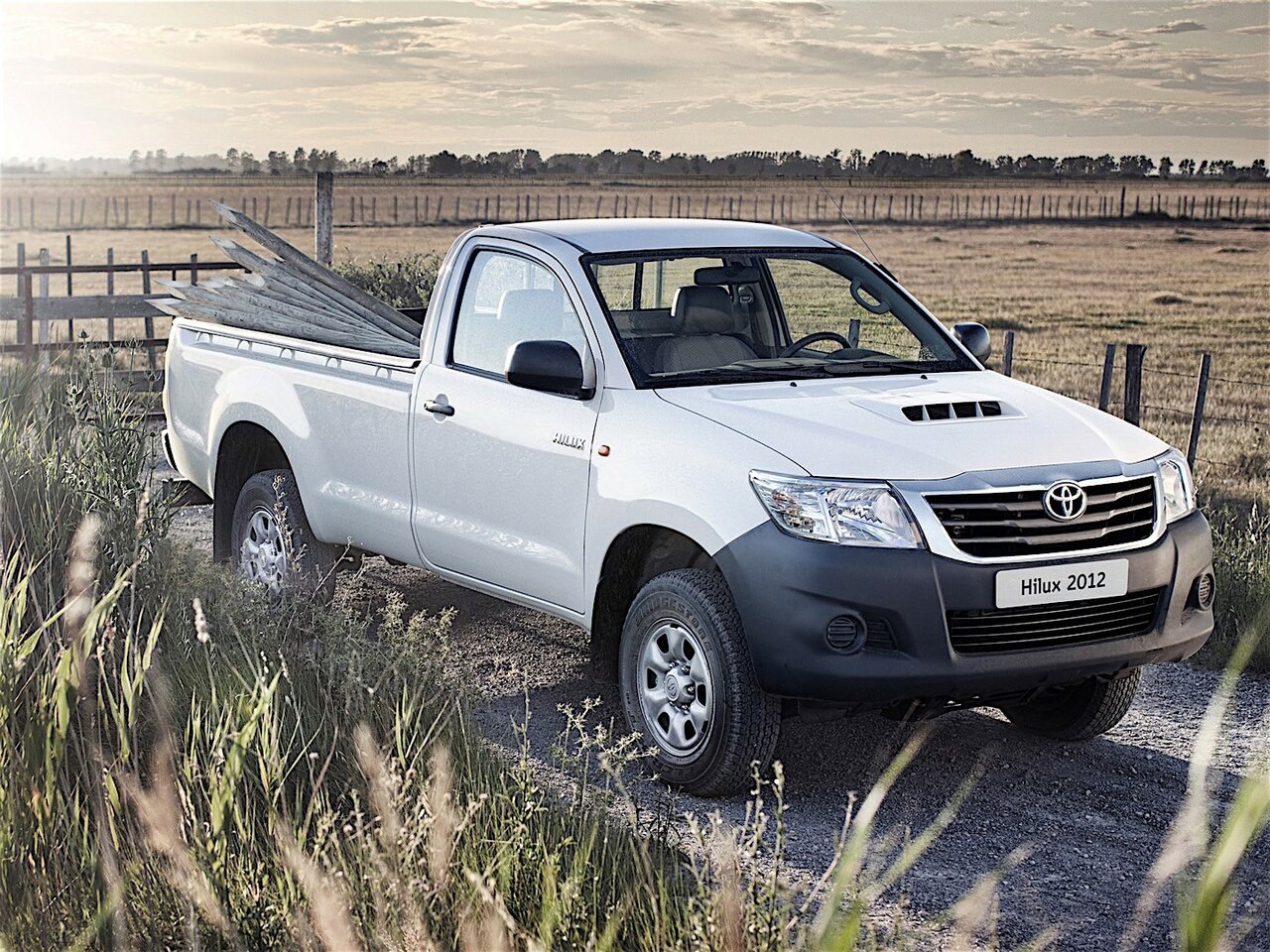 Toyota Hilux VII Рестайлинг (Пикап Одинарная кабина, 2011-2015)