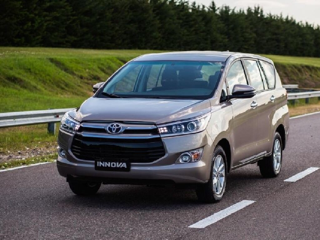 Toyota Innova II (Компактвэн, 2015-н.в.)