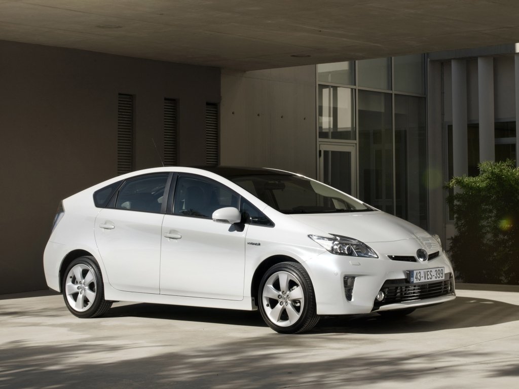 Toyota Prius III Рестайлинг (Хэтчбек 5 дверей, 2011-2015)