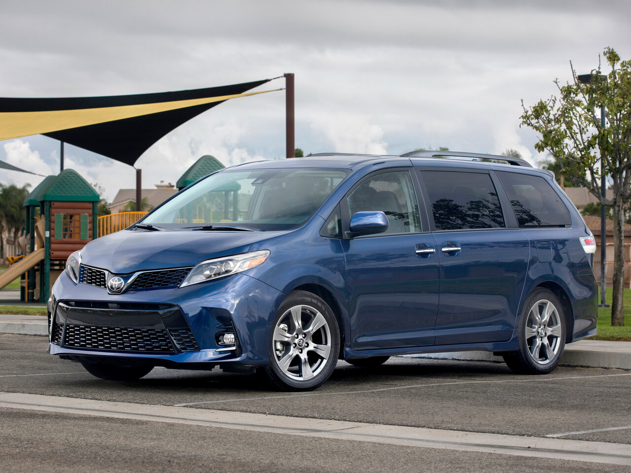 Toyota Sienna III Рестайлинг 2 (Минивэн, 2017-2020)