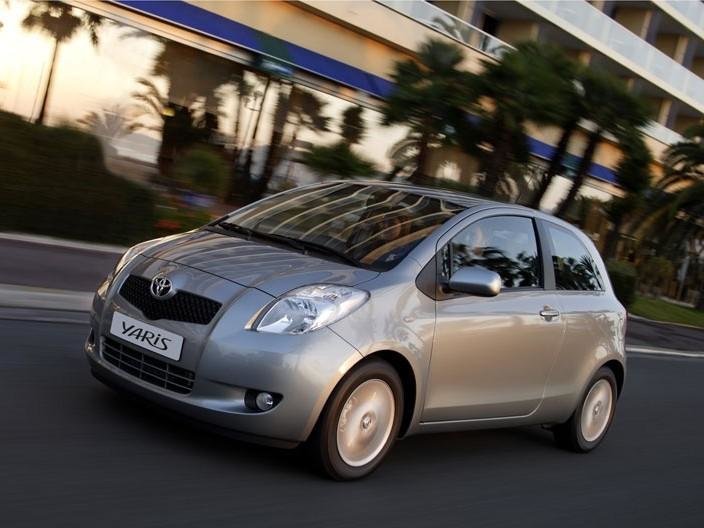 Toyota Yaris II (Хэтчбек 3 двери, 2005-2009)