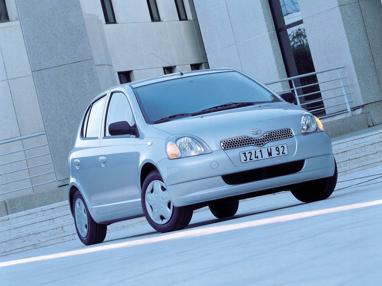 Toyota Yaris I (Хэтчбек 5 дверей, 1999-2003)