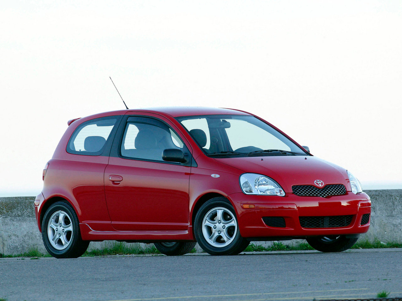Toyota Echo (Хэтчбек 3 двери, 1999-2005)