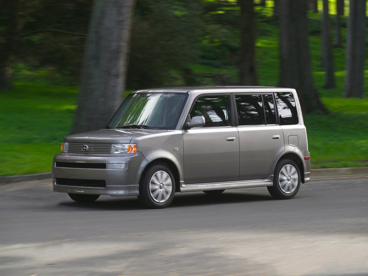 Scion xB I (Компактвэн, 2003-2007)