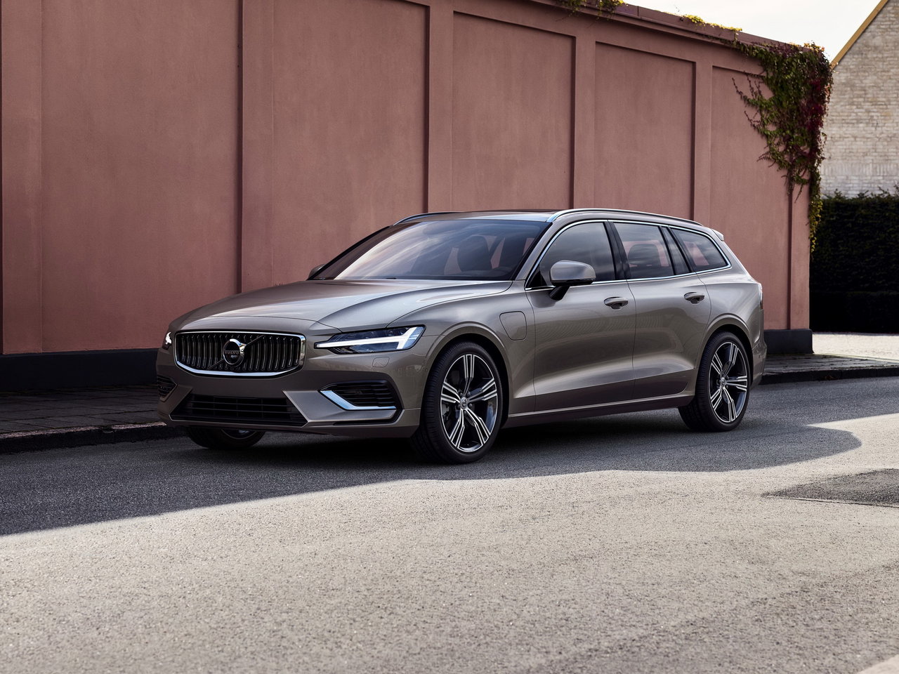 Volvo V60 II (5-дверный универсал, 2018-н.в.)