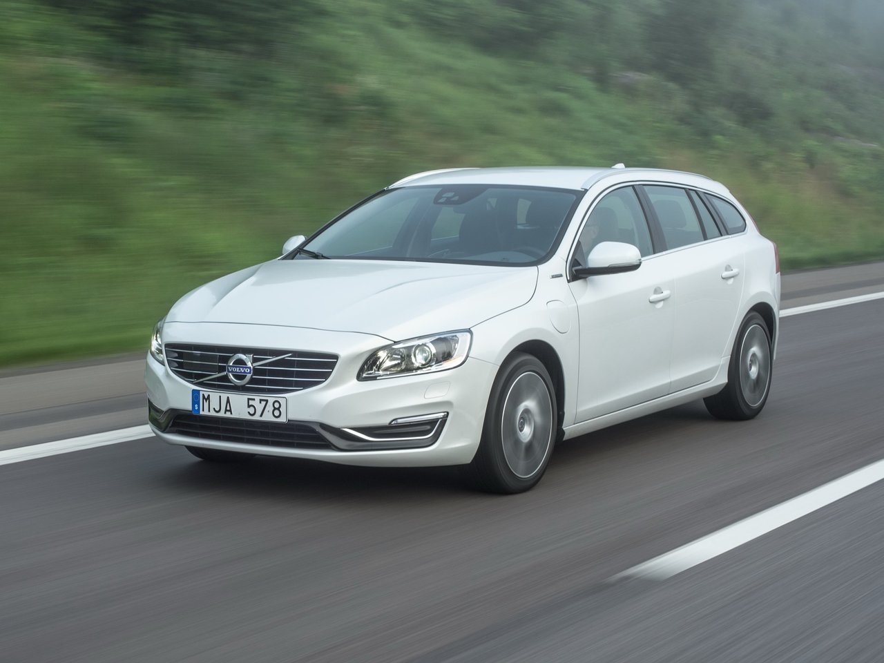 Volvo V60 I Рестайлинг (5-дверный универсал, 2013-н.в.)