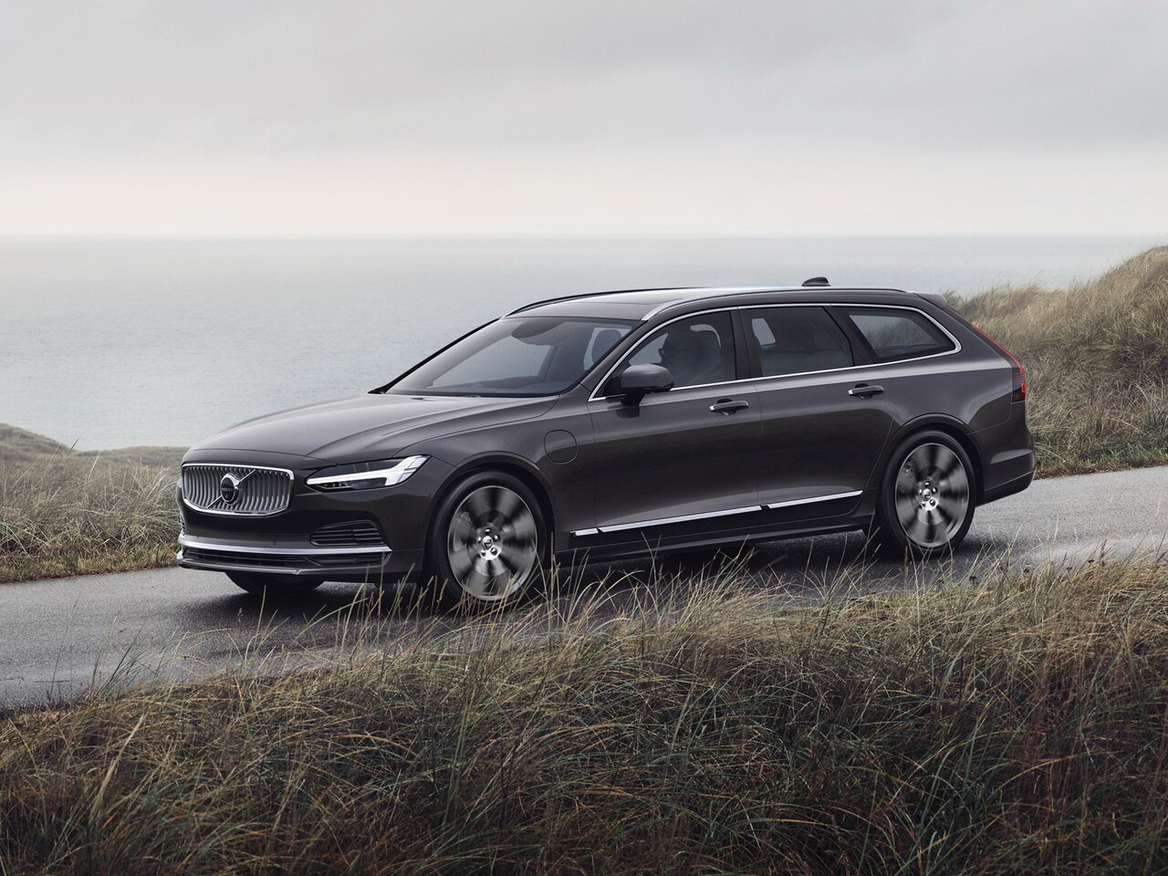 Volvo V90 II Рестайлинг (5-дверный универсал, 2020-н.в.)