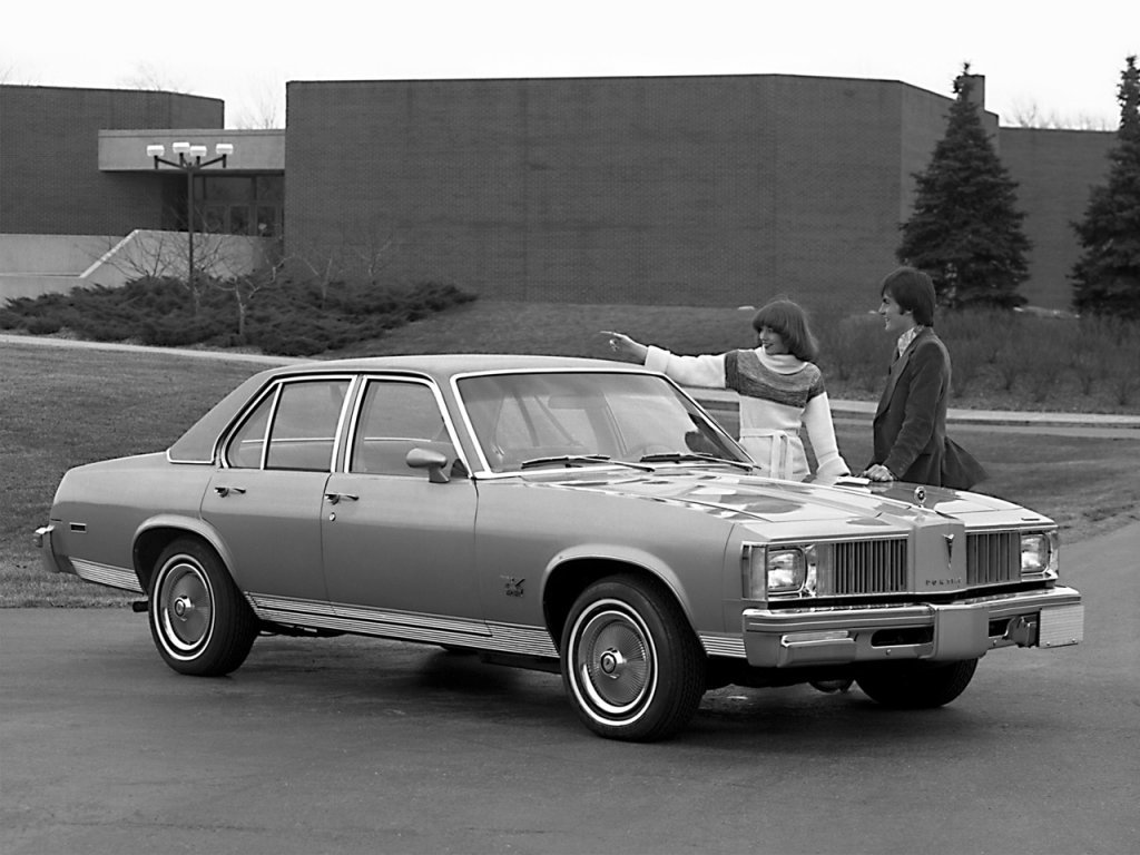 Pontiac Phoenix I (Седан, 1977-1979)