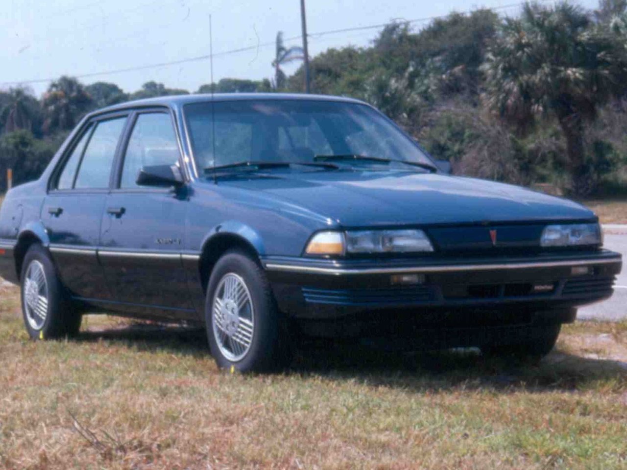 Pontiac Sunbird III (Седан, 1988-1994)