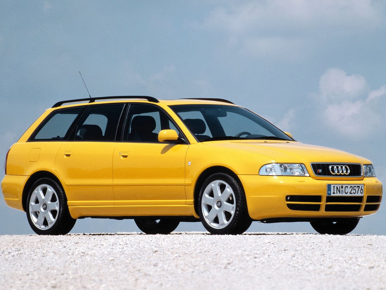 Audi S4 I B5 (5-дверный универсал, 1997-2001)