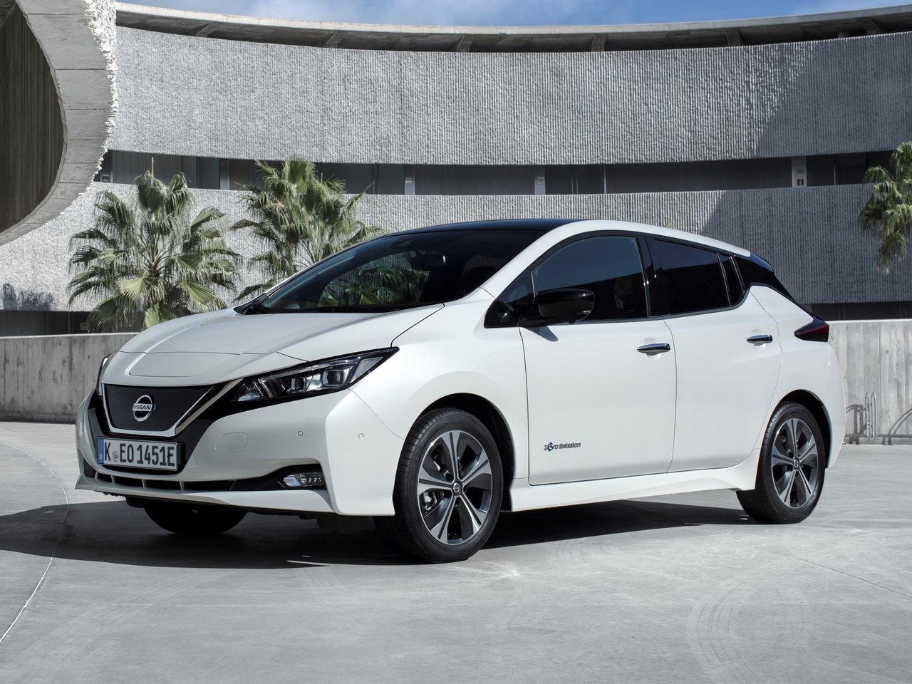 Nissan Leaf II ZE1 (Хэтчбек 5 дверей, 2017-н.в.)