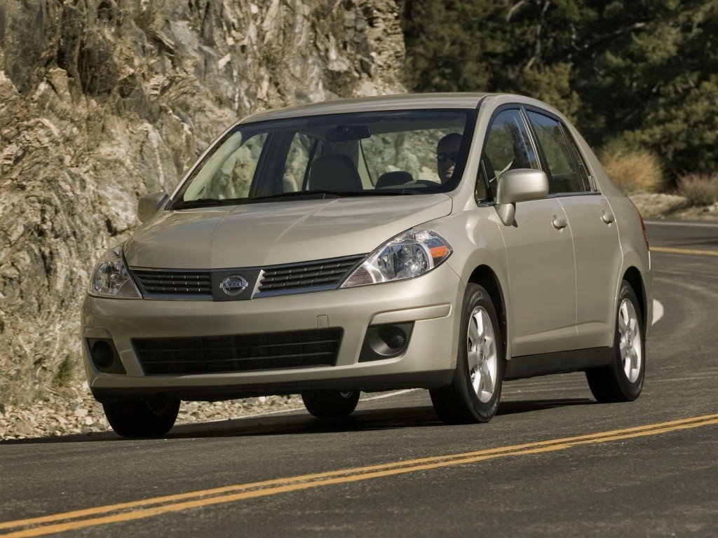 Nissan Versa I (Седан, 2006-2013)