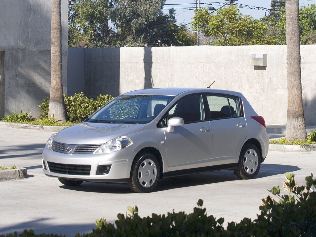 Nissan Versa I (Хэтчбек 5 дверей, 2006-2013)
