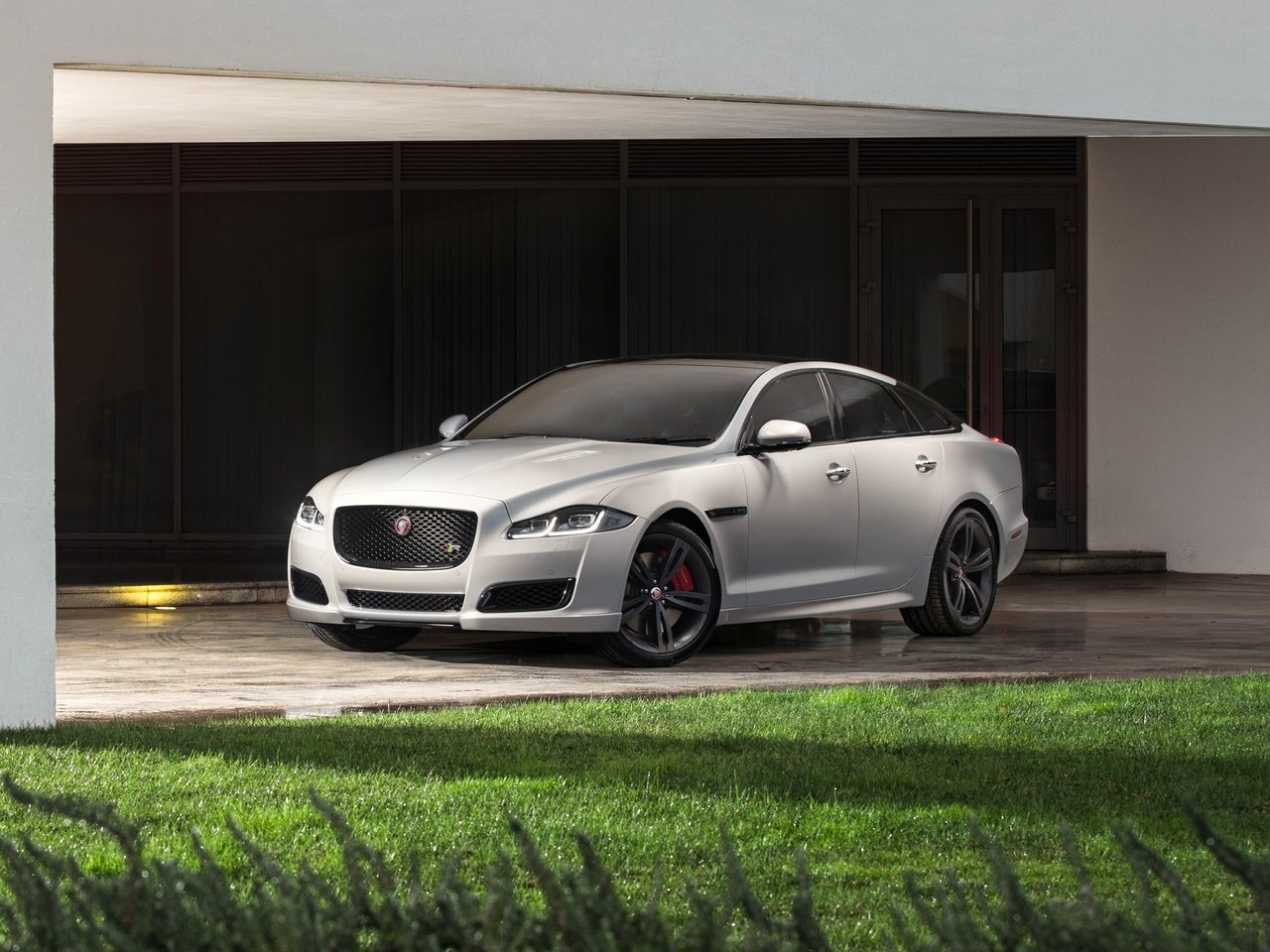 Jaguar XJR IV X351 Рестайлинг (Седан, 2015-н.в.)