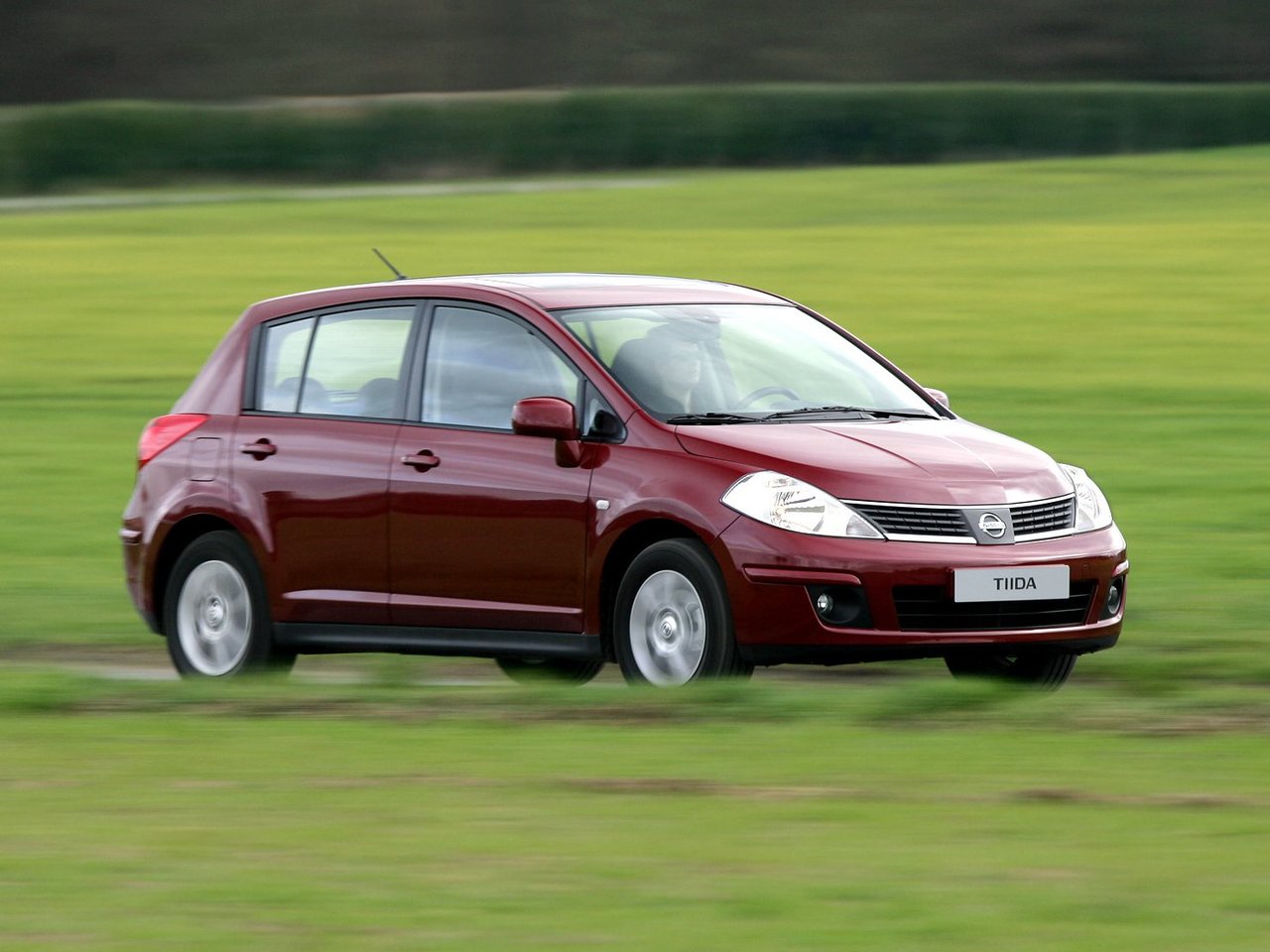Nissan Tiida I Рестайлинг (Хэтчбек 5 дверей, 2010-н.в.)