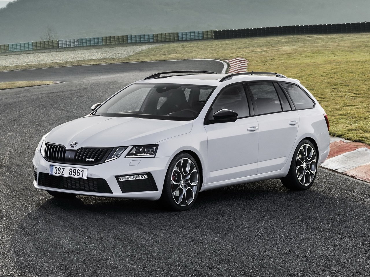 Skoda Octavia RS III Рестайлинг (5-дверный универсал, 2017-н.в.)