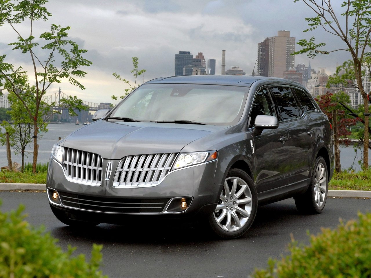 Lincoln MKT I (Внедорожник 5 дверей, 2009-н.в.)