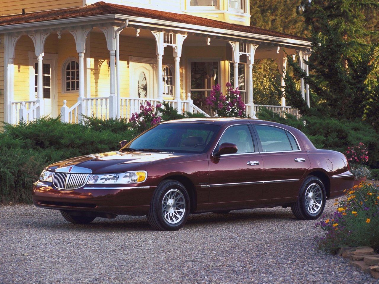 Lincoln Town Car III (Седан, 1998-н.в.)