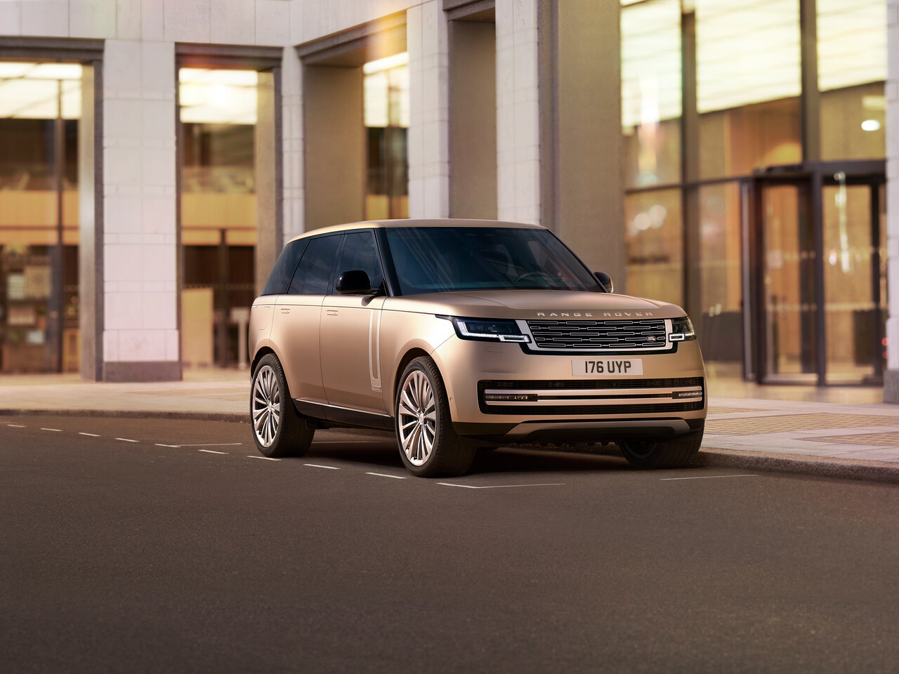 Land Rover Range Rover V (Внедорожник 5 дверей, 2021-н.в.)