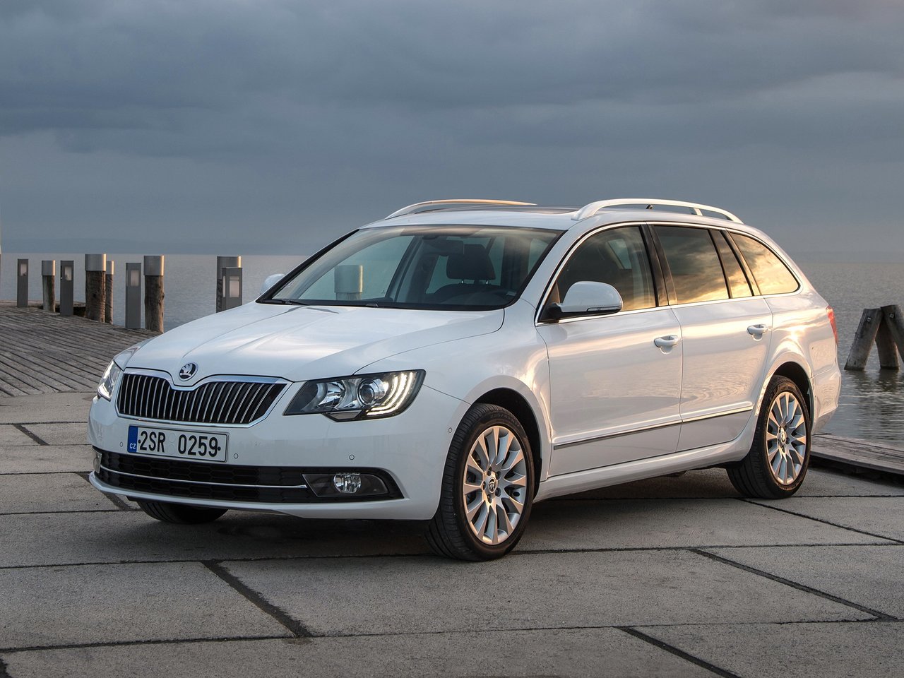 Skoda Superb II Рестайлинг (5-дверный универсал, 2013-2015)