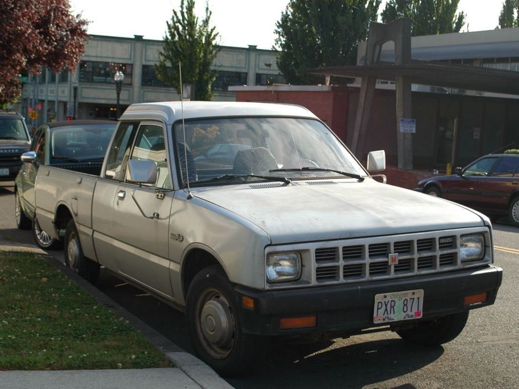 Isuzu KB II (Пикап Половина кабины, 1980-1988)