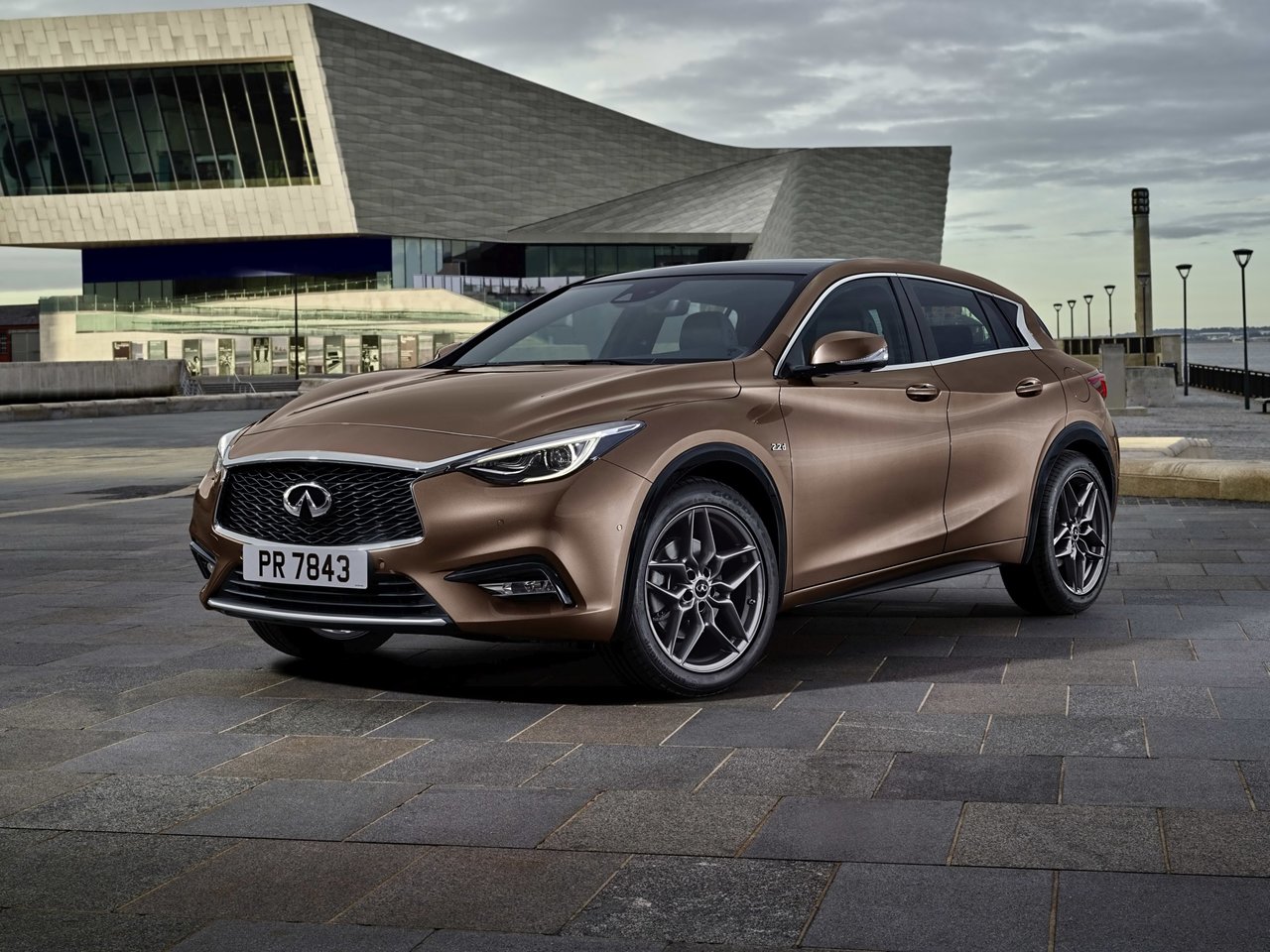 Infiniti Q30 (Хэтчбек 5 дверей, 2015-2019)