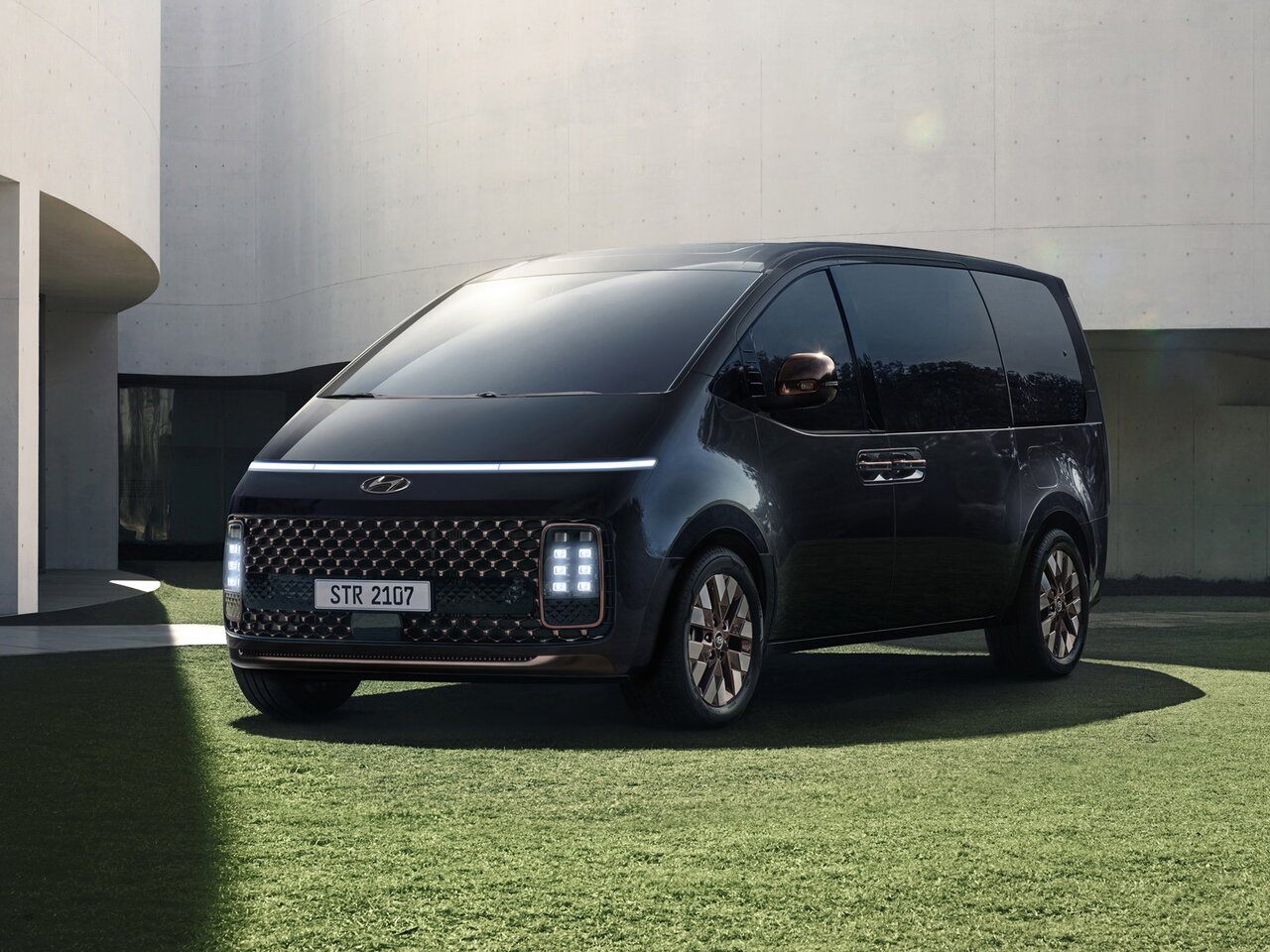 Hyundai Staria (Минивэн, 2021-н.в.)