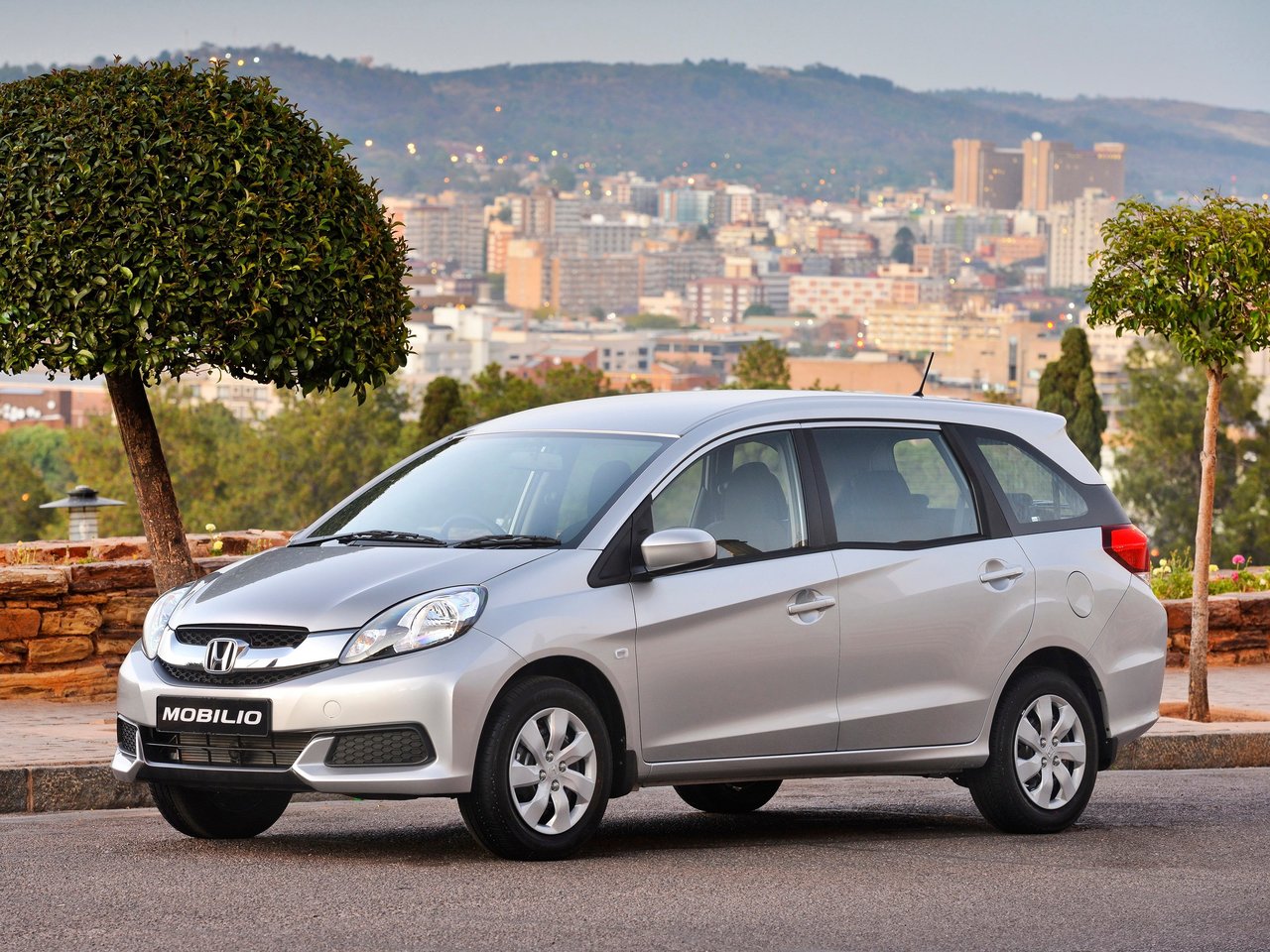 Honda Mobilio II (Компактвэн, 2013-н.в.)