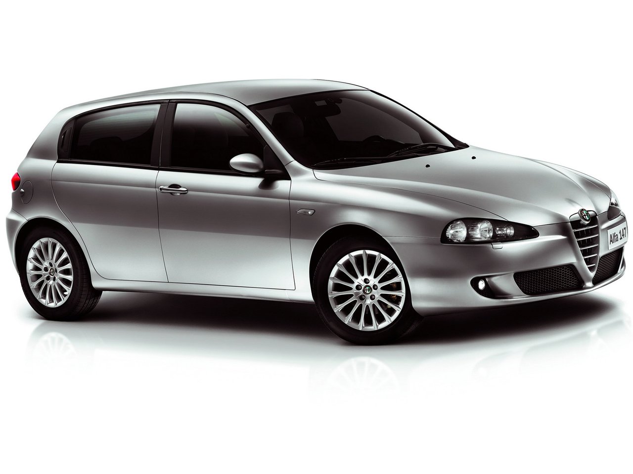 Alfa Romeo 147 I Рестайлинг (Хэтчбек 5 дверей, 2004-2010)