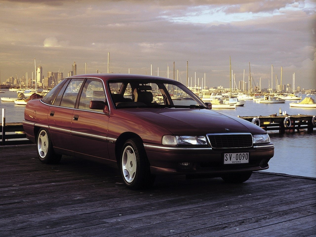 Holden Statesman I (Седан, 1990-1998)