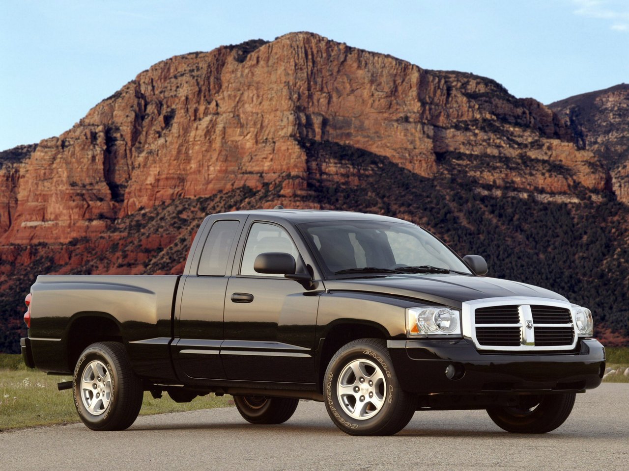 Dodge Dakota III (Пикап Половина кабины, 2005-2007)