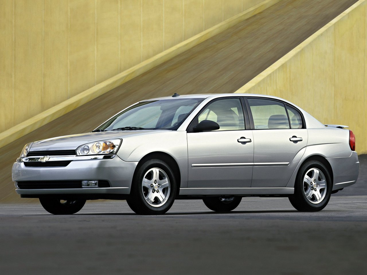 Chevrolet Malibu VI (Седан, 2004-2006)