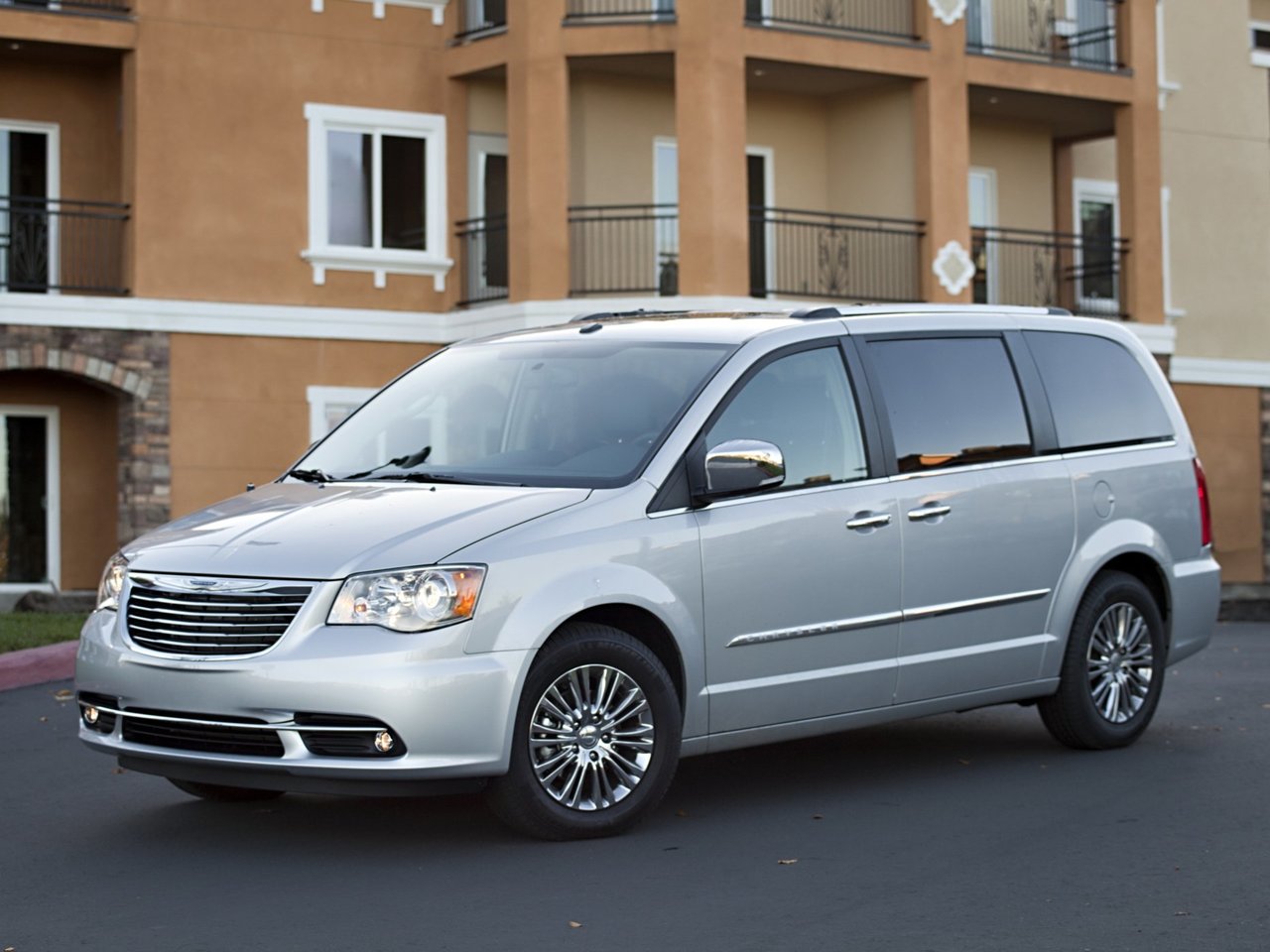 Chrysler Voyager V Рестайлинг (Минивэн, 2011-н.в.)