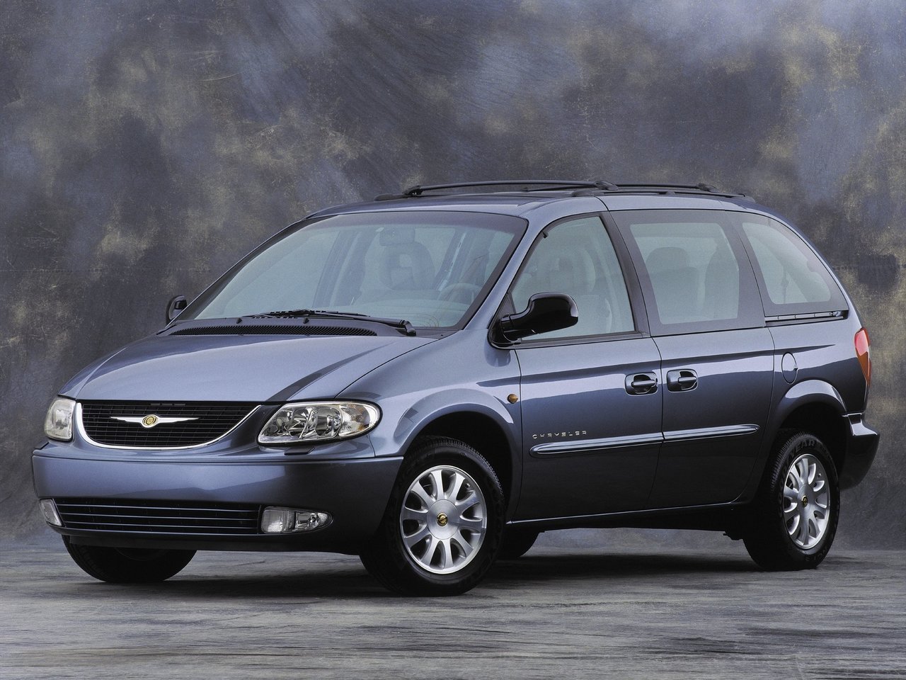 Chrysler Voyager IV (Минивэн, 2001-2004)