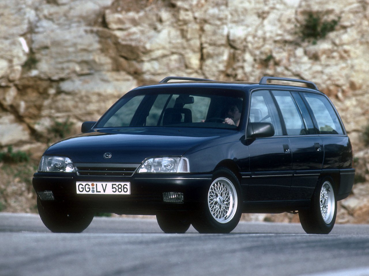 Opel Omega A (5-дверный универсал, 1984-1994)