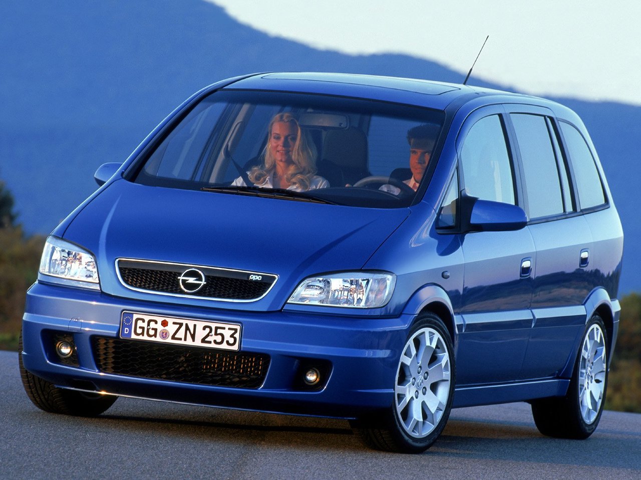 Opel Zafira OPC A (Компактвэн, 2001-2003)